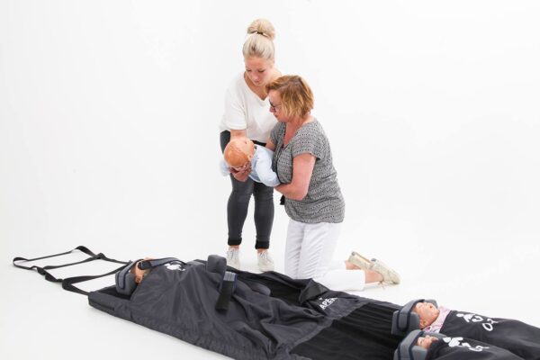 S-CAPEKIDS-Evacuation-Mattress-Sled-Step-1